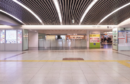 なんば駅2階中央口キャンペーンコーナー